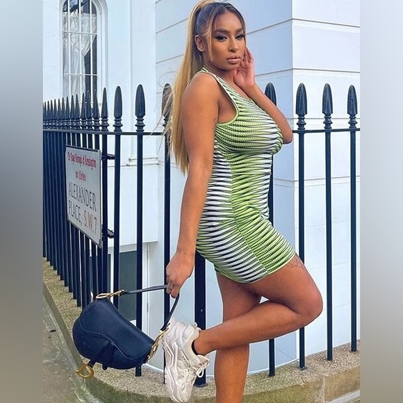 ✨🐍Green Geo Print Bodycon Dress🐍✨ - Picture 3 of 3